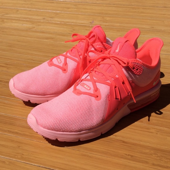 NIKE Women’s Air Max Sequent 3 Running Shoes 10 - Picture 2 of 8